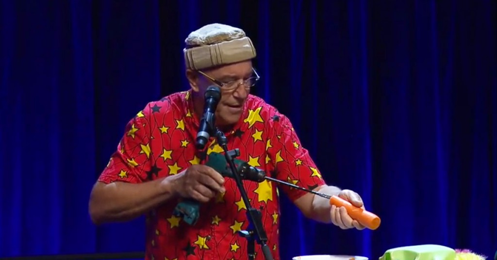 Han startet med en drill og en gulrot. Sluttproduktet får publikum til å måpe!