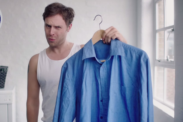 Slik stryker du skjorter med perfekt resultat, uten strykejern. Krever kun 10 sekunders innsats!