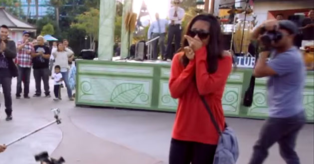 Hun trodde de kun skulle på Disneyland, men blir stående i sjokk da hun ser hva han har planlagt