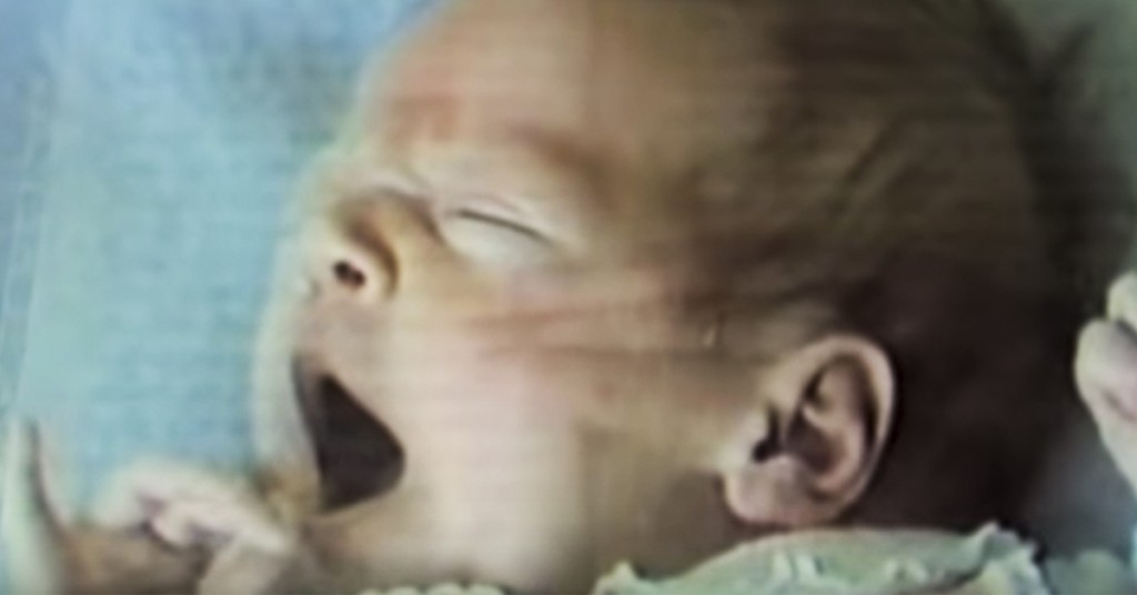 21 år etter at moren adopterte bort datteren, ser hun dette på Facebook.