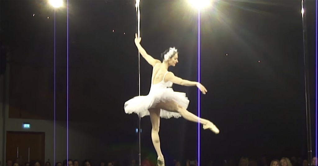 Hun ser ut som en helt vanlig ballerina, men så skifter hun brått retning.