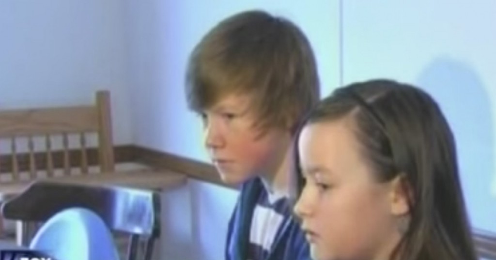 En fremmed banker på døra. Det den 14 år gamle gutten gjør er heltemodig.