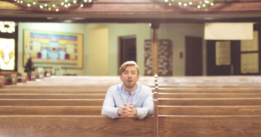 Peter Hollens fremfører «Mary, Did You Know?» i en kirke