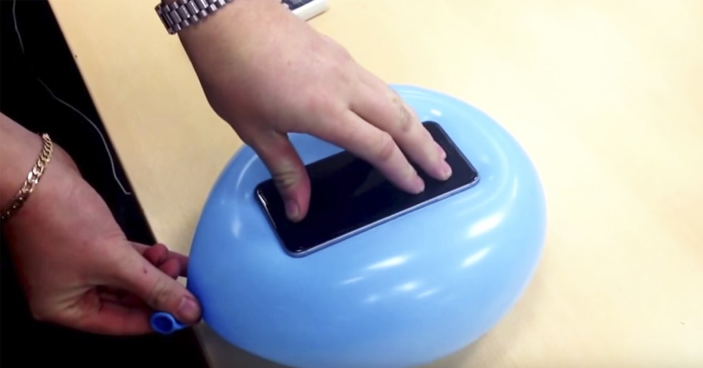 Slik kan du lage etui til iPhonen din. Alt du trenger er en ballong.