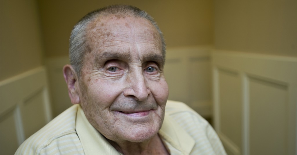 Han forklarer hvor hardt det er å være 60. Svaret han får er genialt.