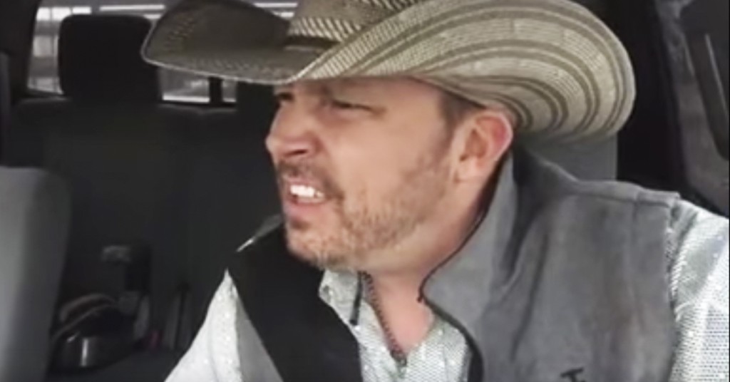 Cowboyen ser en mann gjøre noe utrolig. Det får han til å gjøre og si dette.