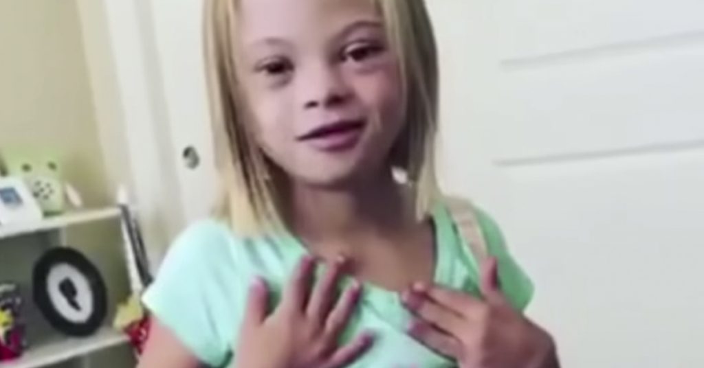 Sofia (7) har noe viktig å si om Downs syndrom