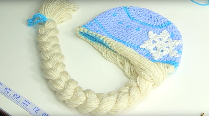 Kjenner du noen som fortjener å være Elsa? Slik hekler du en fantastisk Frozen lue!